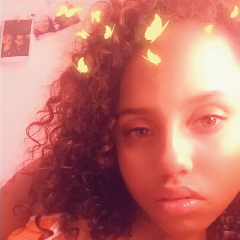 Meet your Posher, Mia